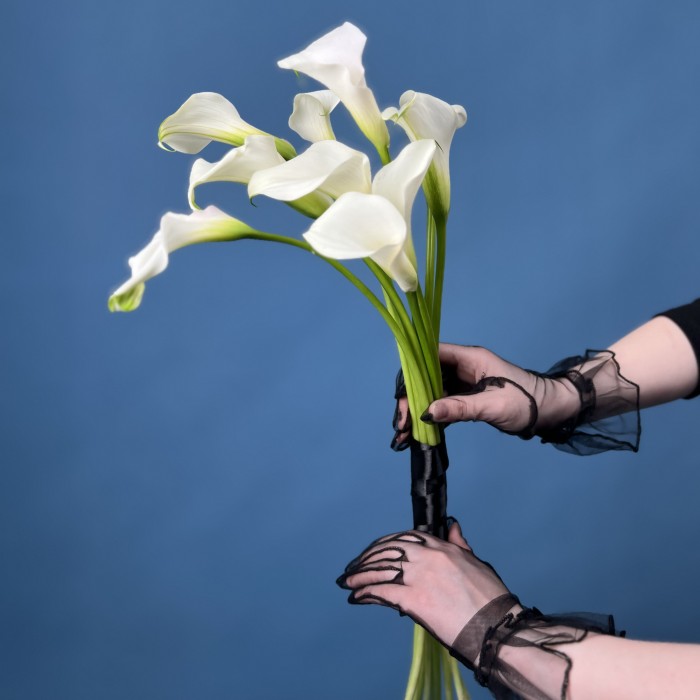 Траурный Букет из 10 белых калл