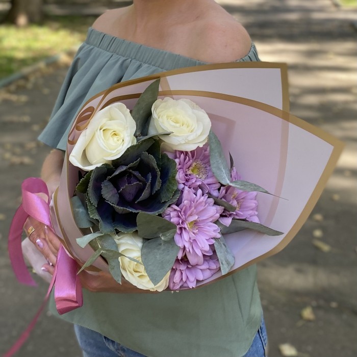 Букет с розами и брассикой Переменка