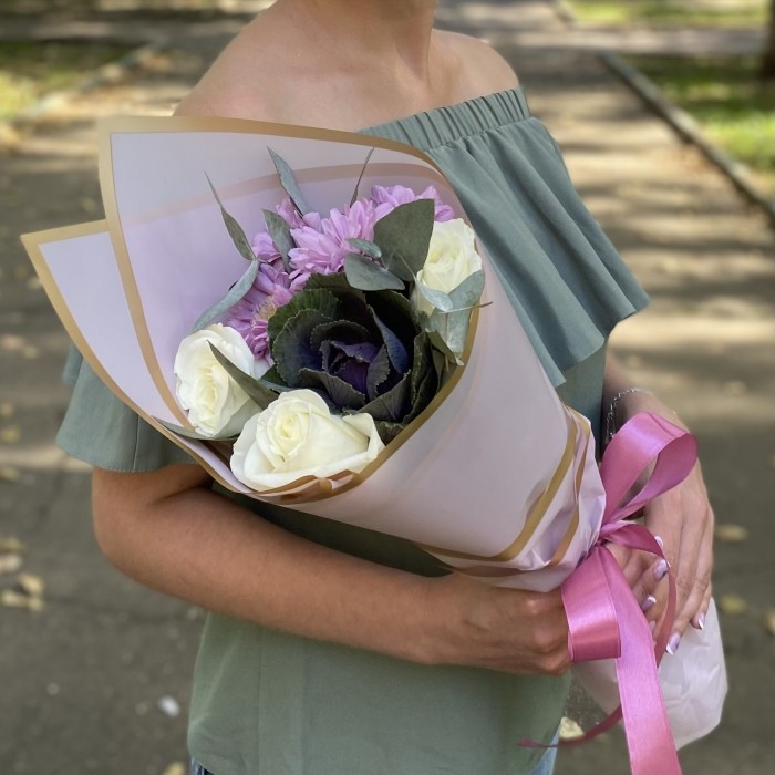 Букет с розами и брассикой Переменка