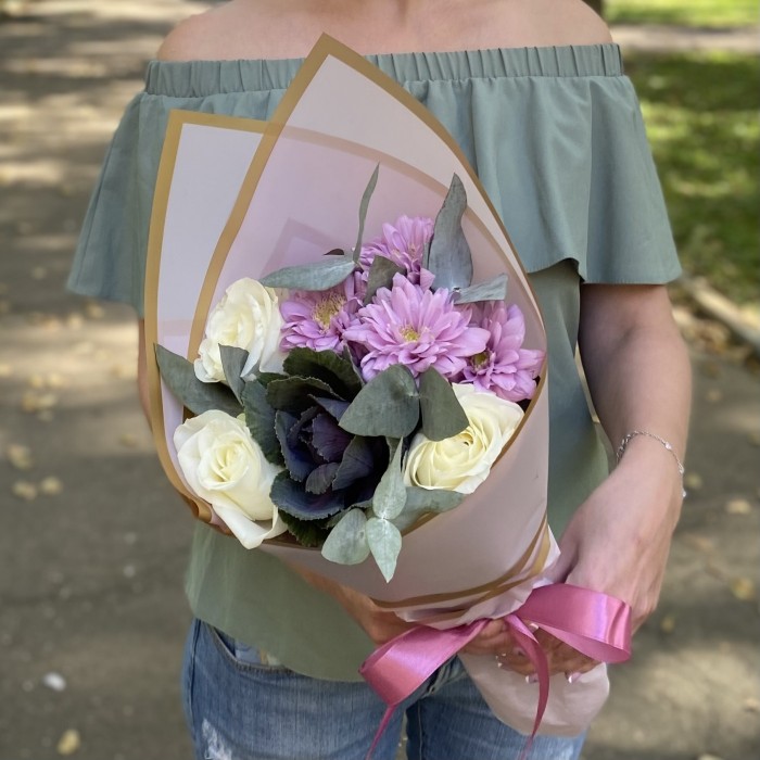 Букет с розами и брассикой Переменка