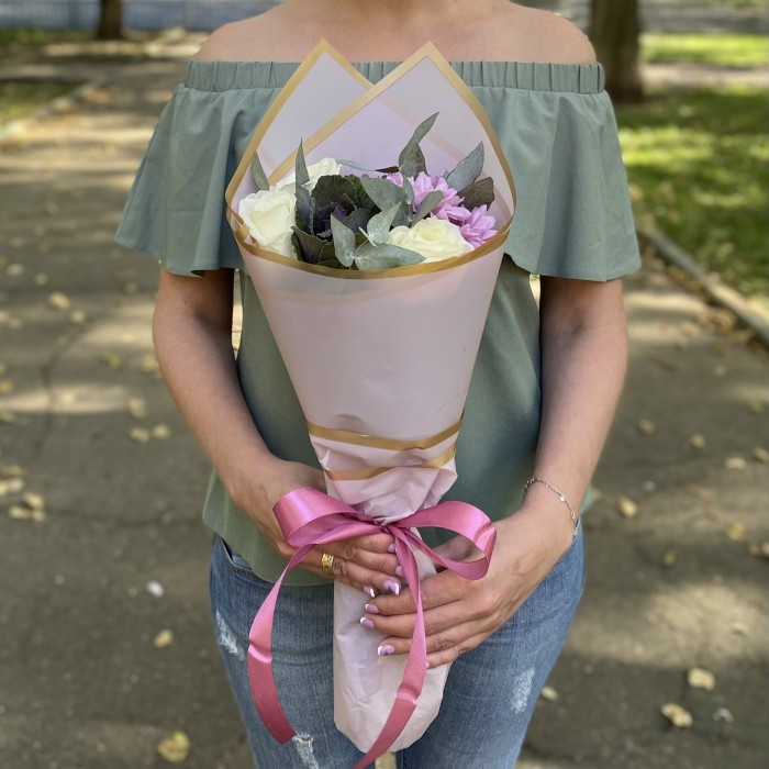 Букет с розами и брассикой Переменка