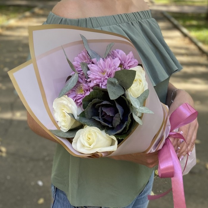 Букет с розами и брассикой Переменка