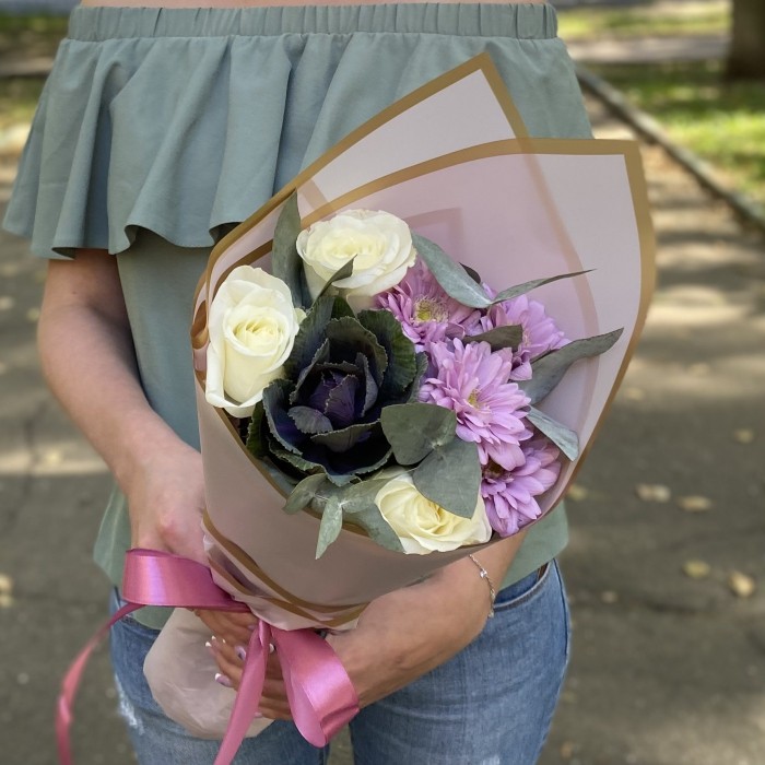 Букет с розами и брассикой Переменка