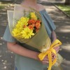 Букет с розами и желтой хризантемой День знаний