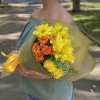 Букет с розами и желтой хризантемой День знаний