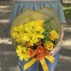 Букет с розами и желтой хризантемой День знаний