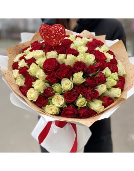 101 красно-белая роза
