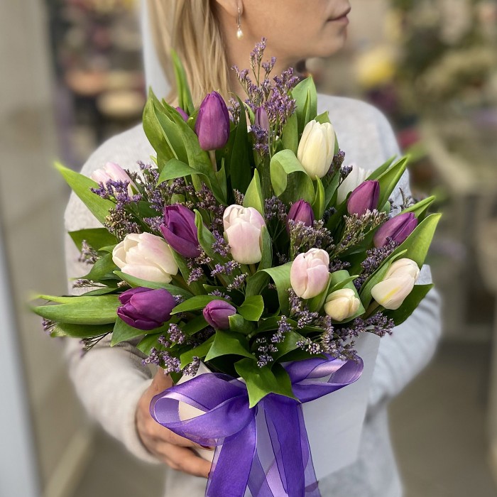 Коробка 8 Марта Сиреневые тюльпаны