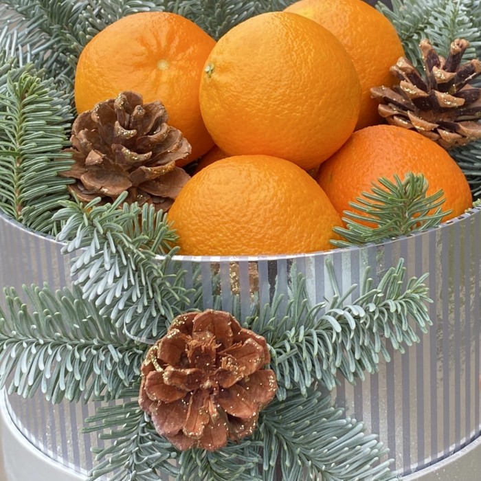 Мандарины в подарочной коробке