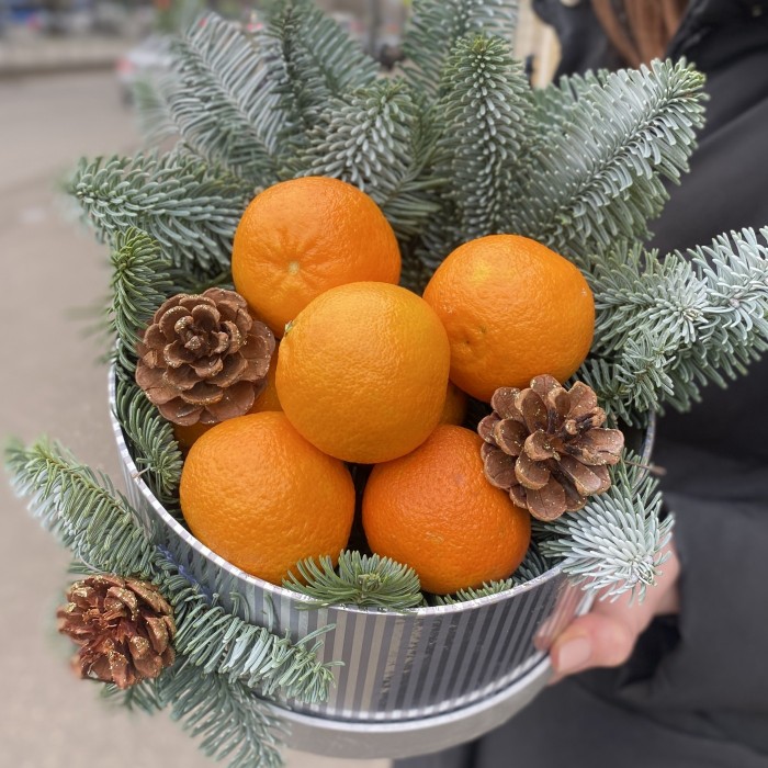 Мандарины в подарочной коробке