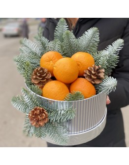 Мандарины в подарочной коробке