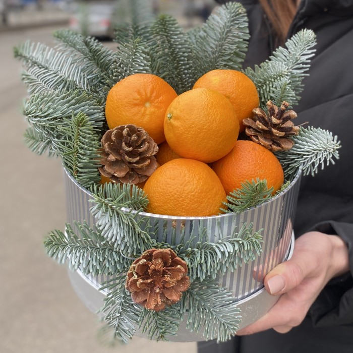 Мандарины в подарочной коробке