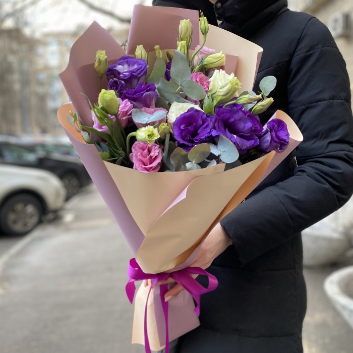 Яркие эустомы с эвкалиптом