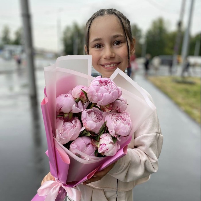 Букет из 9 пионов Сара Бернар