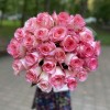 Светло-розовые розы