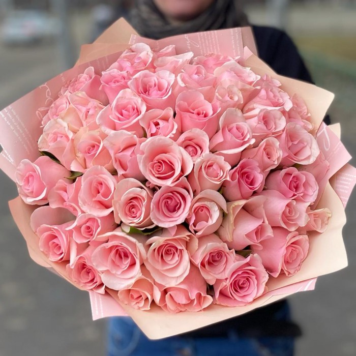 51 розовая роза Титаник