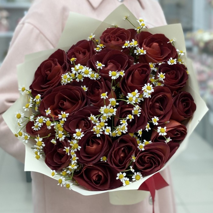 Шоколадные розы с танацетумом