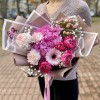 Розовый букет с гортензией и розами