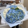 Букет из голубой и белой гортензии