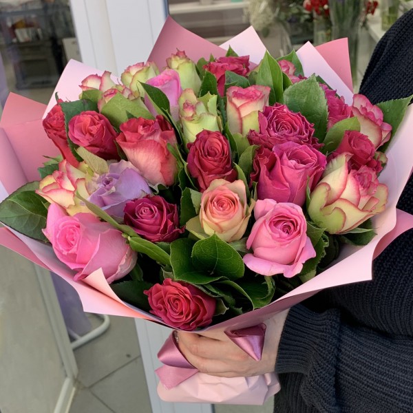 29 разноцветных роз