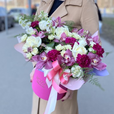 Композиция в коробке Очей Очарование с орхидеей Цимбидиум