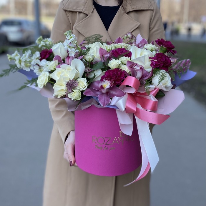 Композиция в коробке Очей Очарование с орхидеей Цимбидиум