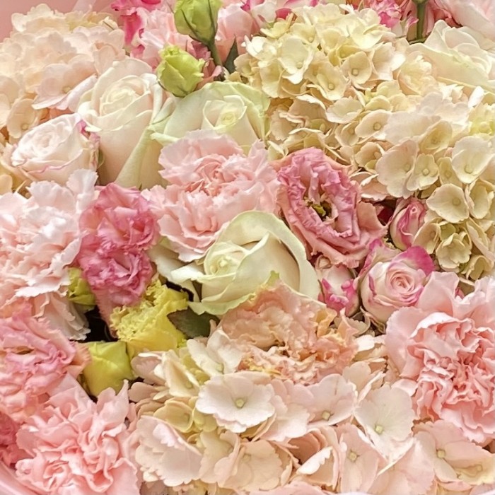 Большой нежно розовый букет