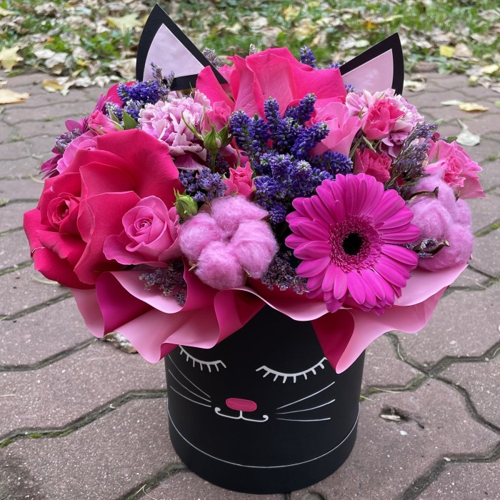 Цветочная композиция Кошечка