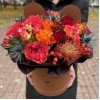 Цветы в коробке Мишенька на вишенке