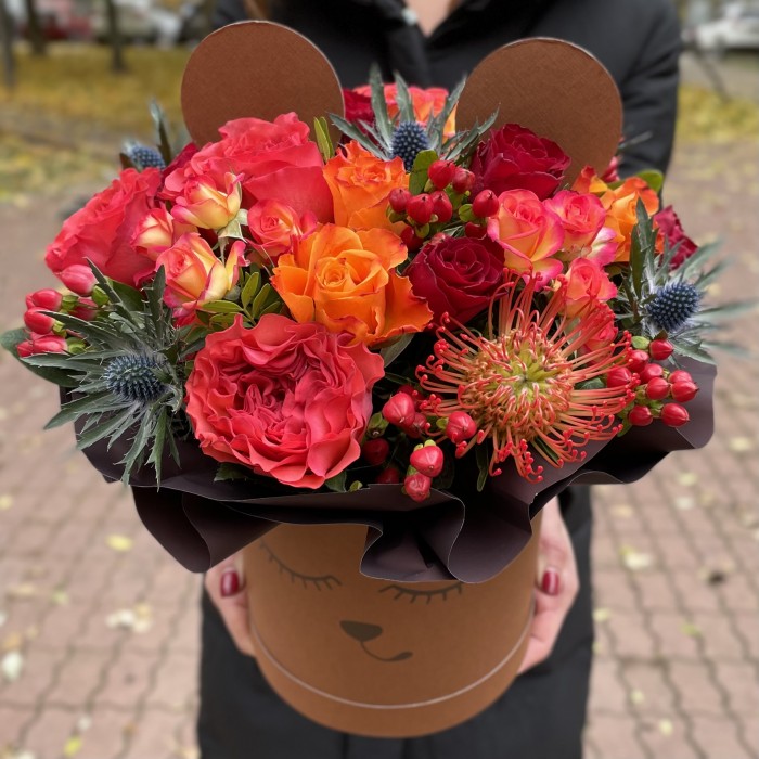 Цветы в коробке Мишенька на вишенке