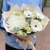 Сборный букет белых цветов