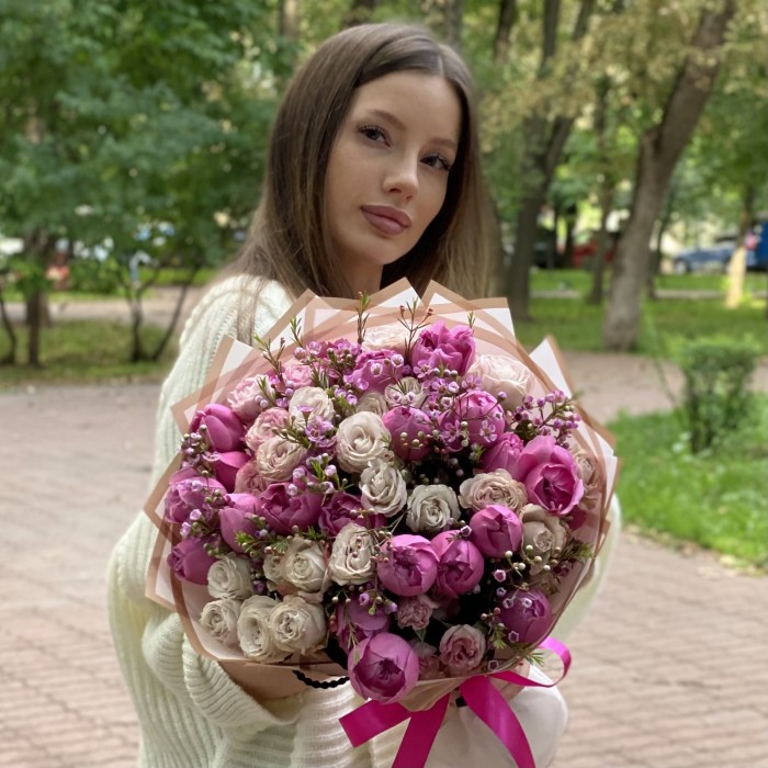 Букет пионовидных роз Мисти Баблс и Ангел Бомбастик