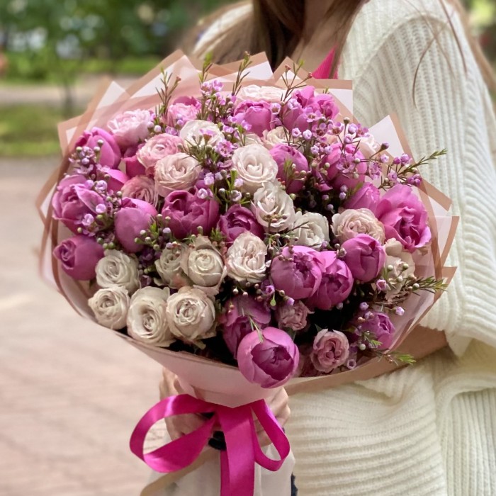 Букет пионовидных роз Мисти Баблс и Ангел Бомбастик