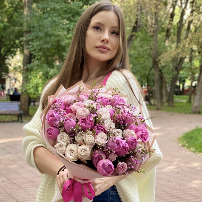 Букет пионовидных роз Мисти Баблс и Ангел Бомбастик