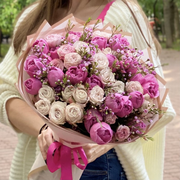 Букет пионовидных роз Мисти Баблс и Ангел Бомбастик