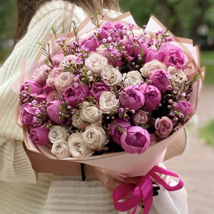 Букет пионовидных роз Мисти Баблс и Ангел Бомбастик