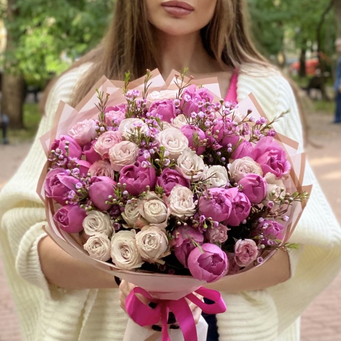 Букет пионовидных роз Мисти Баблс и Ангел Бомбастик