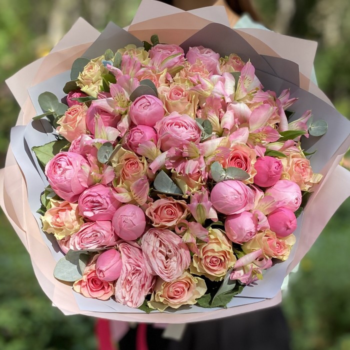 Большой Яркий букет роз и альстромерий