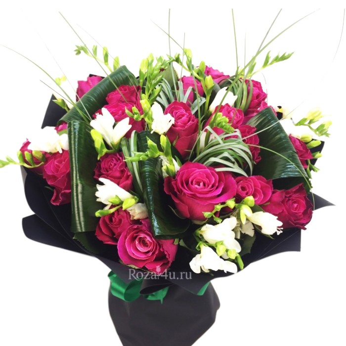 Букет из фрезии и роз