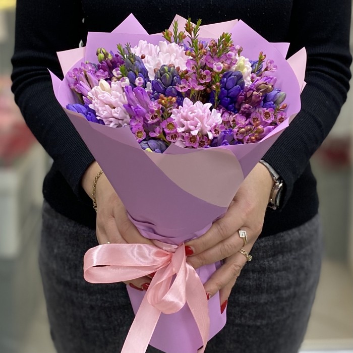 25 ароматных гиацинтов с шамелациумом