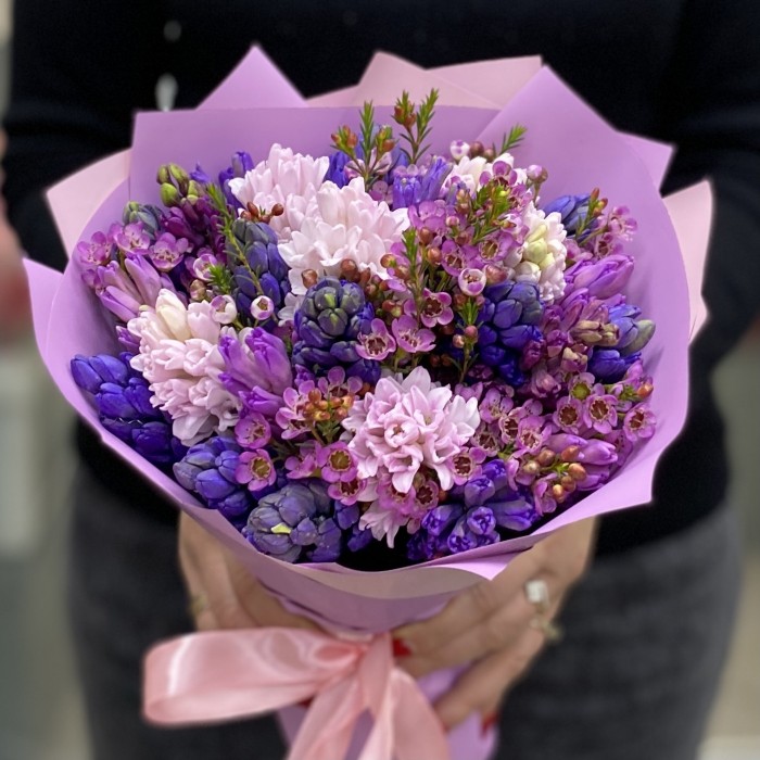 25 ароматных гиацинтов с шамелациумом