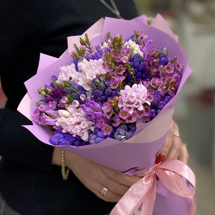 25 ароматных гиацинтов с шамелациумом