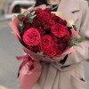 Букет из алых роз