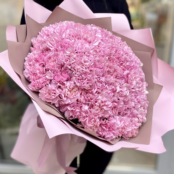 101 розовая гвоздика