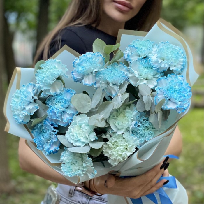 15 гвоздик Блю Молли с эвкалиптом