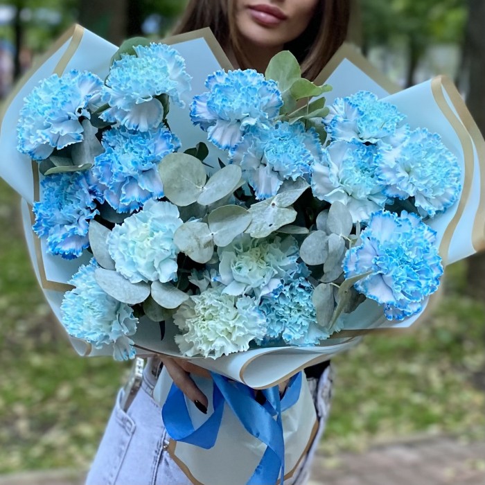 15 гвоздик Блю Молли с эвкалиптом