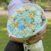 17 голубых  гвоздик Блю Молли с ромашками