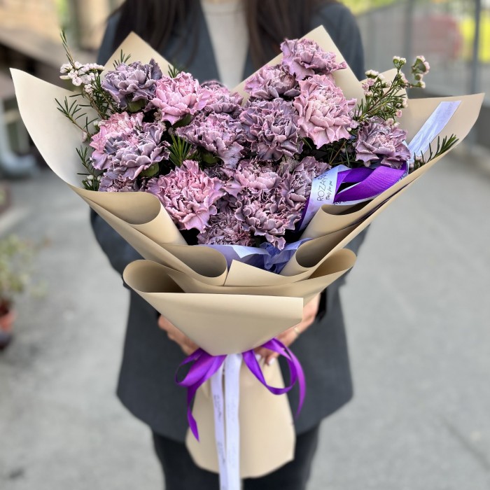 25 гвоздик Пинк Блэк Молли с ваксфлауэром