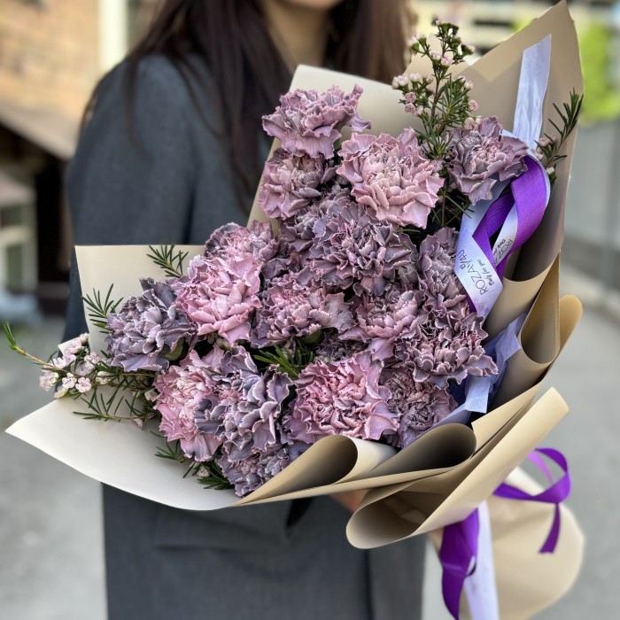 25 гвоздик Пинк Блэк Молли с ваксфлауэром