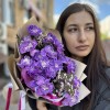 25 гвоздик Вайт Перпл Молли с ваксфлауэром